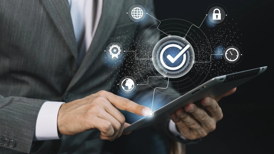 В Украине готовят внедрение электронных трудовых договоров: подписывать можно будет онлайн