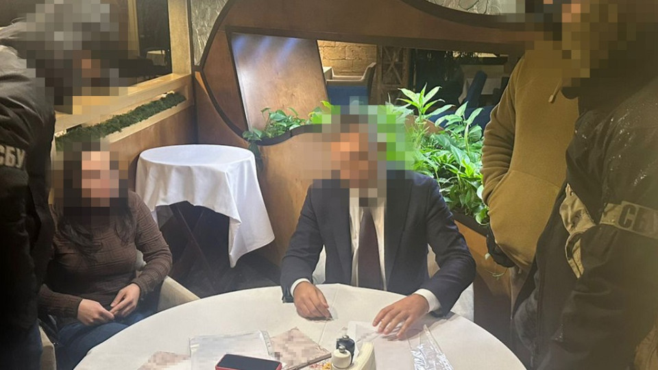 В Киеве на взятке в 160 тысяч долларов США задержан глава одной из политических партий Украины — СБУ
