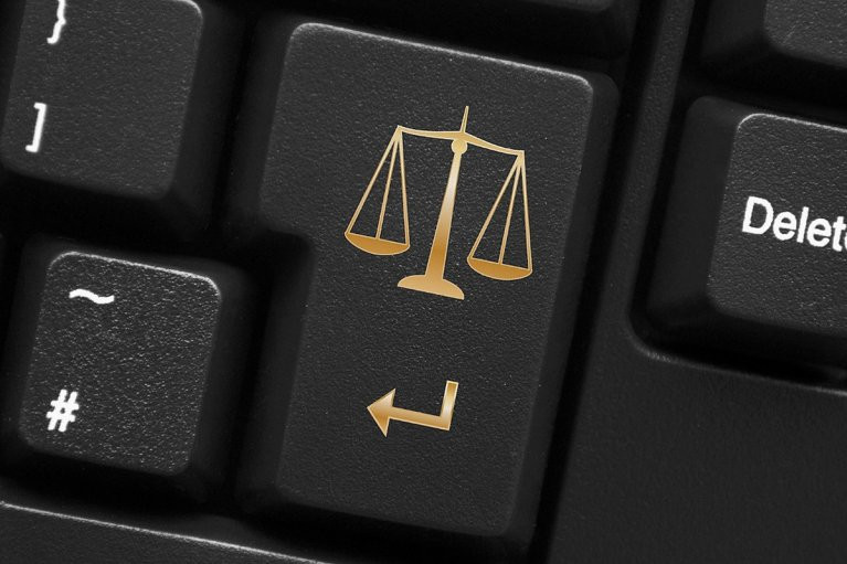 Рада суддів дозволила використовувати старий електронний підпис після зміни прізвища судді – але є але