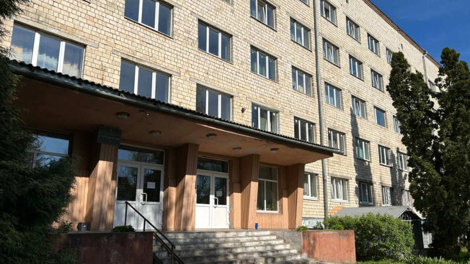 В Харькове комендант общежития избил 75-летнюю женщину за то, что она не экономила электроэнергию — суд вынес приговор