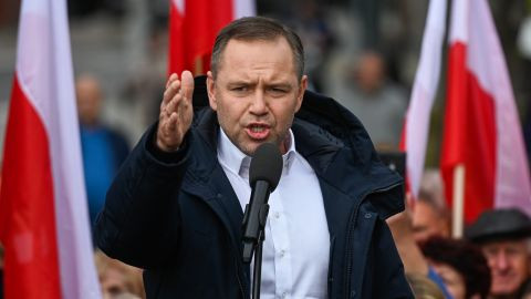 «До зустрічі, Кароль» – Президент Польщі отримав пост із фотографією пістолета