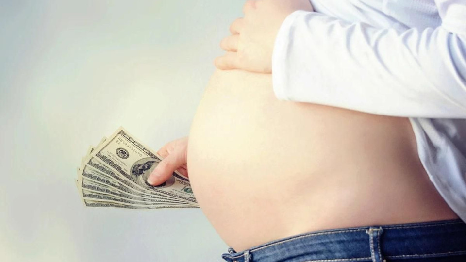 Британка требует компенсацию от экс-партнера за «потерянные годы для материнства»