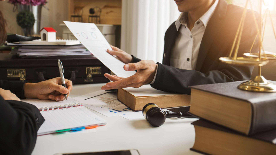 Британського юриста повністю виправдали у справі про неправдиві дані щодо витрат