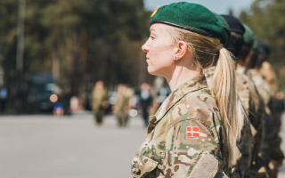 Данія запускає військову лотерею для дівчат: 18-річних включають до призову вперше