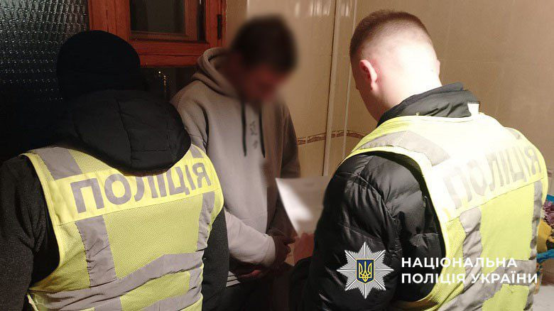 У Києві троє нетверезих молодиків ногами побили ветерана