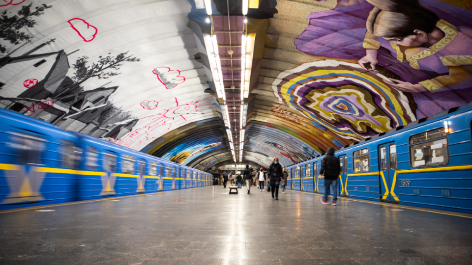 У Києві пропонують щодня зупиняти метро о 9:00 під час хвилини мовчання
