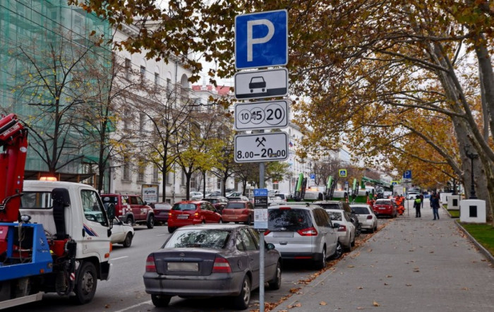 Чому водії в Києві масово порушують правила паркування: міська влада назвала 4 причини