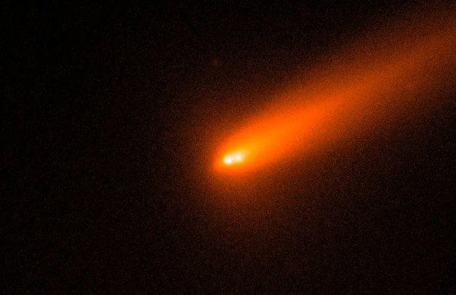 Астрономи зафіксували розпад комети під час наближення до Сонця – відео