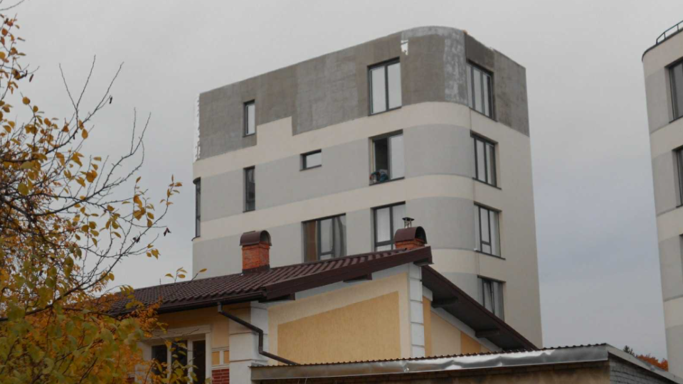 Во Львове женщина, которая самовольно возвела седьмой этаж на доме, заплатит 25 тысяч гривен штрафа