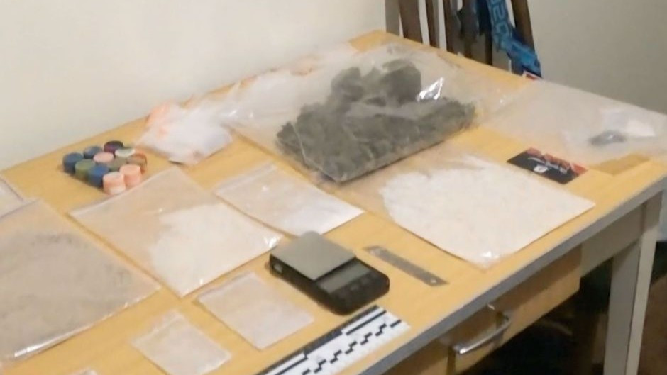 Посылка не прошла: мужчину, который хотел отправить наркотики курьером, приговорили к 9 годам тюрьмы