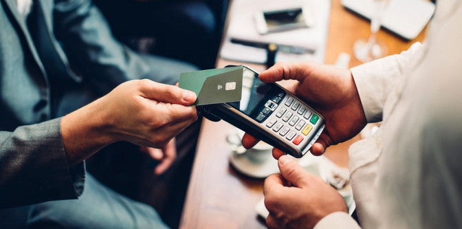 Безналичные платежи украинцев выросли почти на 10%