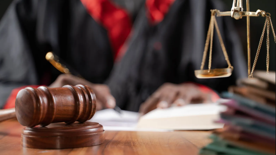 Британии судью наказали за ненормативную лексику во время рассмотрения дела