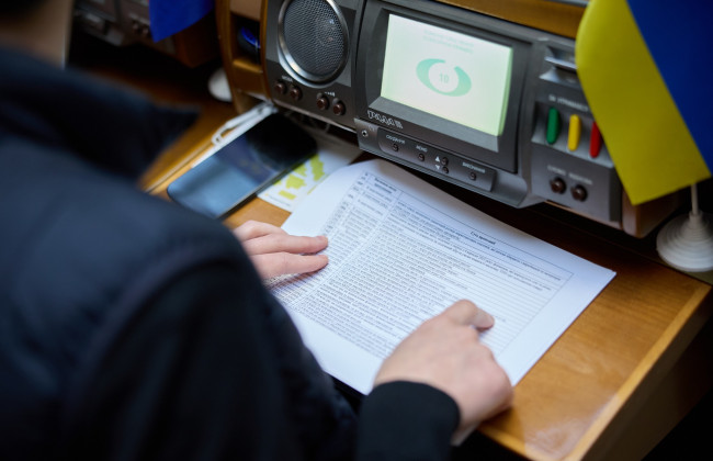 Депутати закликають очищувати державні органи від корупції