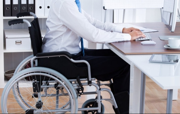 Какие особенности предоставления ежегодного основного отпуска работникам с инвалидностью — разъяснение Гоструда
