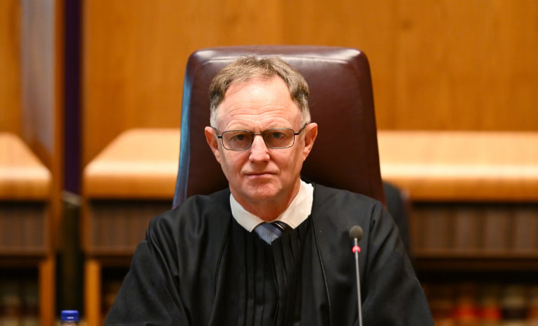 Судьи вынуждены выступать «человеческими фильтрами» для аргументов, созданных ИИ, — председатель Верховного суда Австралии