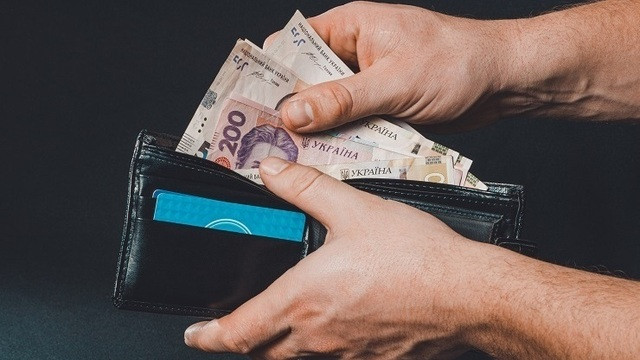 Зарплаты украинцев медленно, но растут – НБУ обнародовал тенденцию