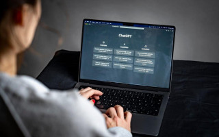 Батьки дедалі частіше звертаються до ШІ по поради щодо виховання та здоров’я дітей