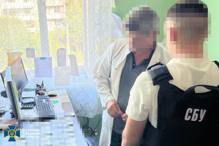 На Закарпатті лікар-інфекціоніст організував схему для ухилянтів