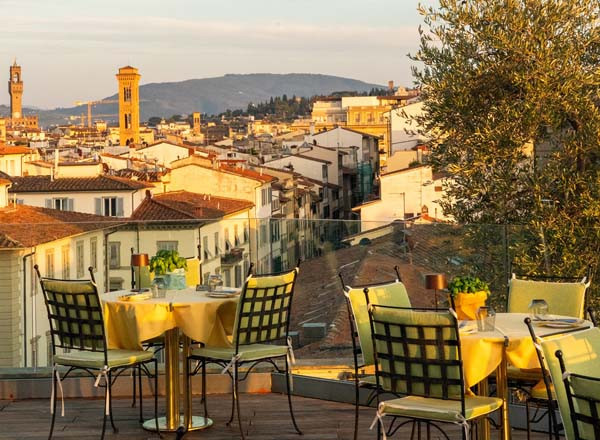 Флоренция запретит уличные террасы ресторанов на 50 улицах исторического центра