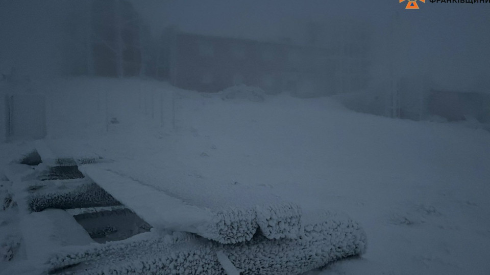 В Карпатах ударил сильный мороз: на Пип Иване зафиксировали -12°C