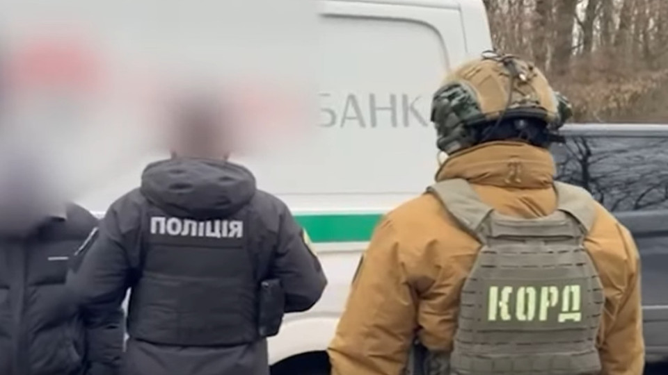 На Закарпатье задержали инкассаторов, которые за $16500 доставляли уклонистов к границе — видео