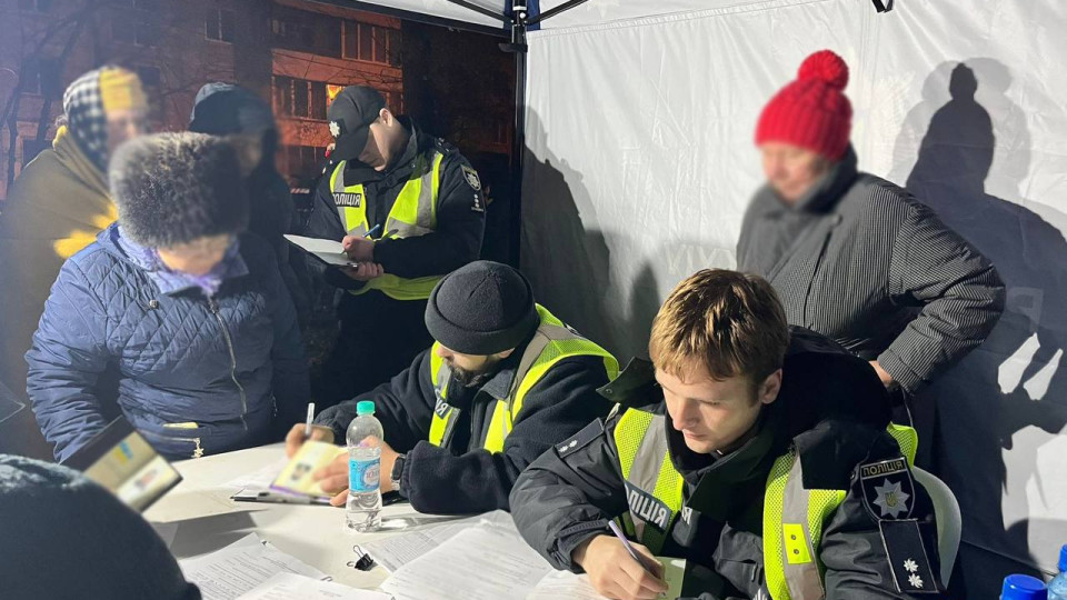 В Киеве полиция проверяет информацию о недопуске людей в укрытие в библиотеке на Подоле