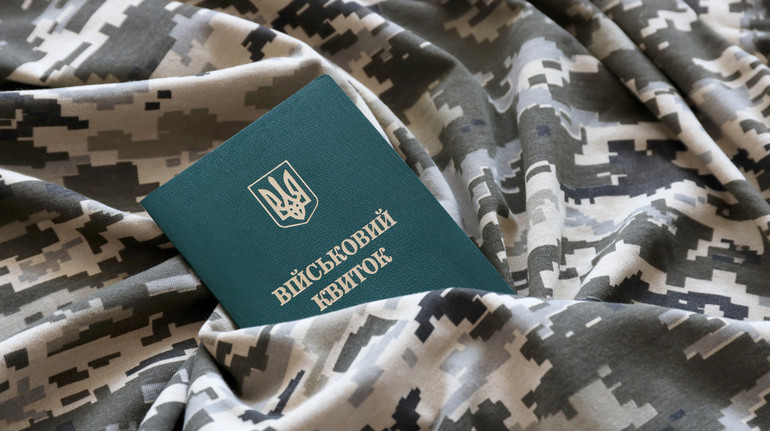 Войскозобязанные, которые ухаживают за больными родителями, не обязаны доказывать отсутствие других родственников, которые могли бы это делать — суд